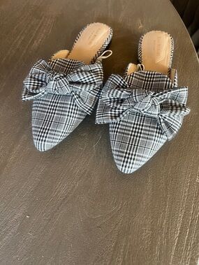 Isaac Mizrahi Black & White Plaid Pointed Bow Mules